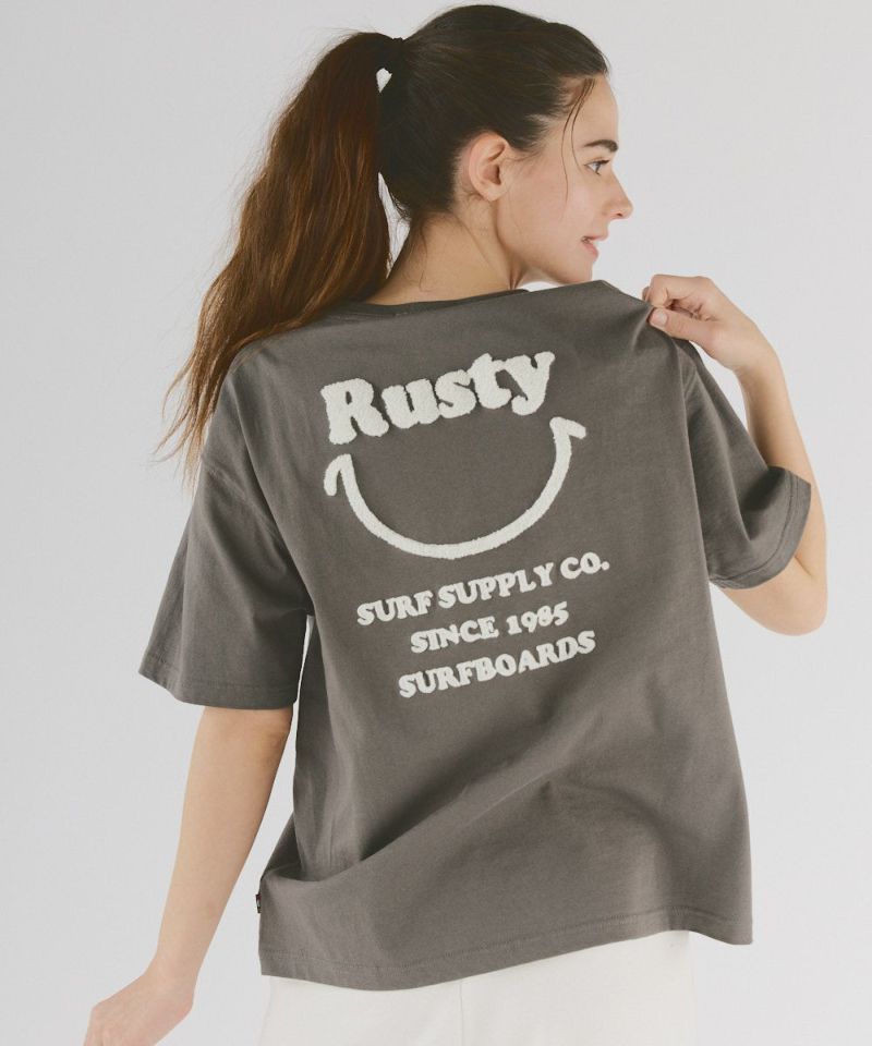 RUSTYレディース ニコちゃん相良刺繍Tシャツ 襟ワンポイント
